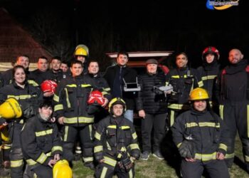 EL INTENDENTE CHALE ACOMPAÑÓ A BOMBEROS EN LA PRESENTACIÓN DE UN DRON DE ÚLTIMA TECNOLOGÍA RECIENTEMENTE INCORPORADO
