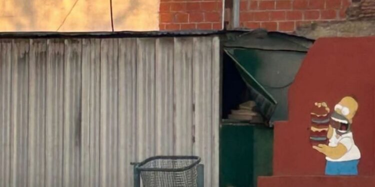 Nuevo robo en un carro de comidas en pleno centro de Las Rosas.