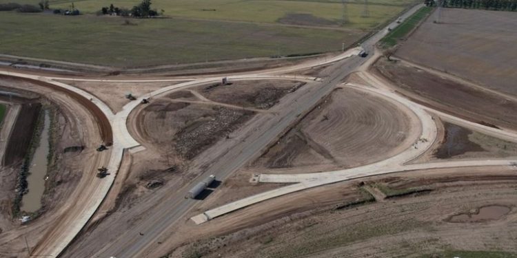 Provincia avanza a paso firme con la pavimentación del Desvío Giardino para mejorar la circulación hacia los puertos