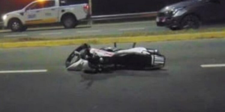 GRAVE ACCIDENTE EN RUTA 33: PREOCUPACIÓN POR EL ESTADO DE SALUD DE LOS DOS JÓVENES MOTOCICLISTAS DE VENADO TUERTO