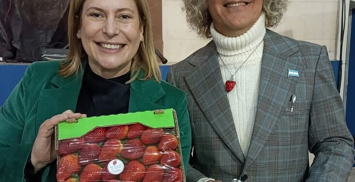 Gisela Scaglia respaldó la producción frutillera en Coronda en la cena de agasajo a los productores y acompañó a la comunidad de Campo Piaggio en sus patronales