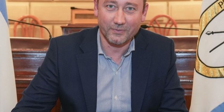 Esteban Motta juró por la nueva Constitución de Santa Fe: “Comienza una mejor provincia”