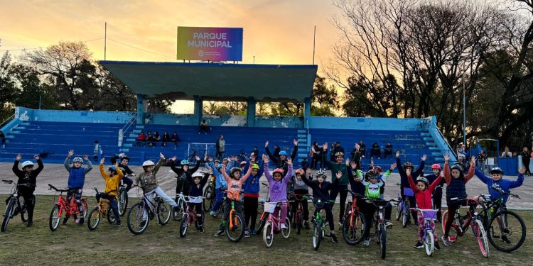 ESCUELA MUNICIPAL DE CICLISMO COMENZÓ SUS CLASES EN EL VELÓDROMO