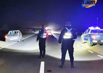 ACCIDENTE FATAL EN RUTA 65 EN BOUQUET: Un fallecido y un herido tras el vuelco de una camioneta por intentar esquivar un pozo.