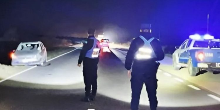 ACCIDENTE FATAL EN RUTA 65 EN BOUQUET: Un fallecido y un herido tras el vuelco de una camioneta por intentar esquivar un pozo.