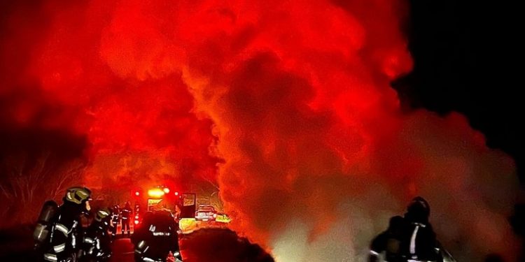 INCENDIO DE AUTO EN CAÑADA DE GÓMEZ.