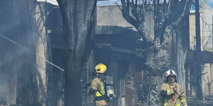Provincia interviene tras una explosión de tanques de gasoil en Totoras