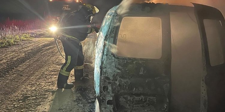 INCENDIO DE VEHÍCULO ROBADO EN CAÑADA DE GOMEZ.