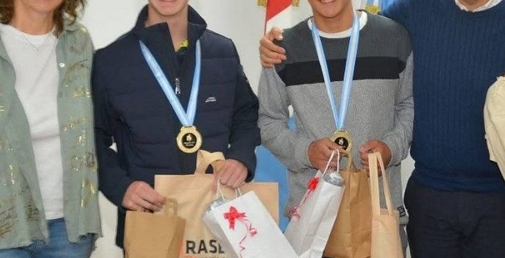 JÓVENES TOTORENSES RECONOCIDOS CON LA MEDALLA ORGULLO DE IRIONDO