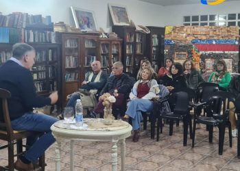 Orlando Milani visitó la Biblioteca Popular Mariano Moreno en Salto Grande.