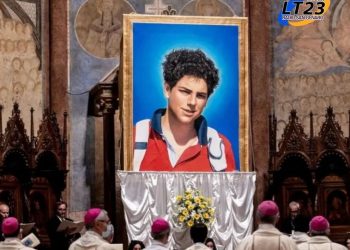 El Papa León canonizó a Carlo Acutis, el “santo influencer” italiano que falleció a los 15 años