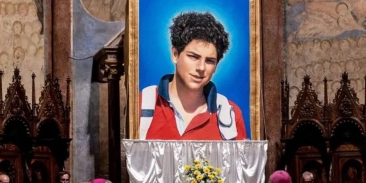 El Papa León canonizó a Carlo Acutis, el “santo influencer” italiano que falleció a los 15 años