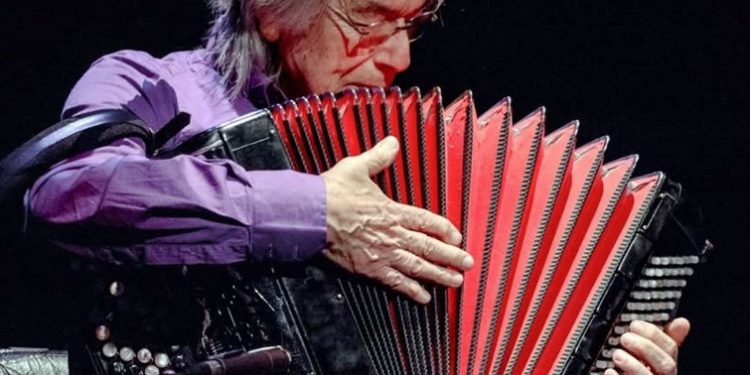 Raúl Barboza, el legendario acordeonista y embajador mundial del chamamé, falleció hoy a los 87 años.