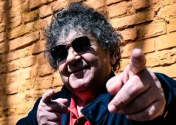 CACHO DEICAS SE PRESENTÓ COMO SOLISTA EN UN POCO DE RUIDO 