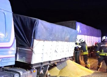 UN CAMIÓN BLOQUEÓ LA RUTA 15 EN ARMSTRONG POR UNA ROTURA MECÁNICA