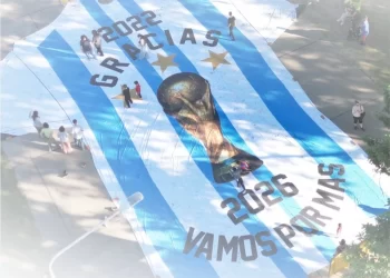 LA MEGA CAMISETA DE LA SELECCIÓN ARGENTINA LLEGA A CAÑADA DE GÓMEZ