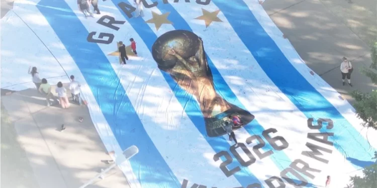 LA MEGA CAMISETA DE LA SELECCIÓN ARGENTINA LLEGA A CAÑADA DE GÓMEZ