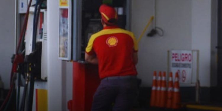 EL GOBIERNO NACIONAL PLANEA PARA 2026 UNA SUBA DEL 71 % EN EL IMPUESTO A LAS NAFTAS