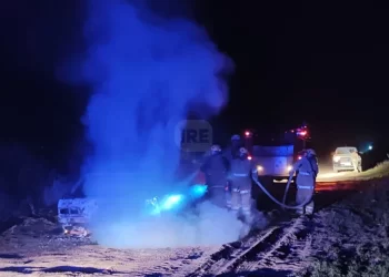 Se incendio un auto anoche en Zona Rural Norte de Puerto Gaboto.
