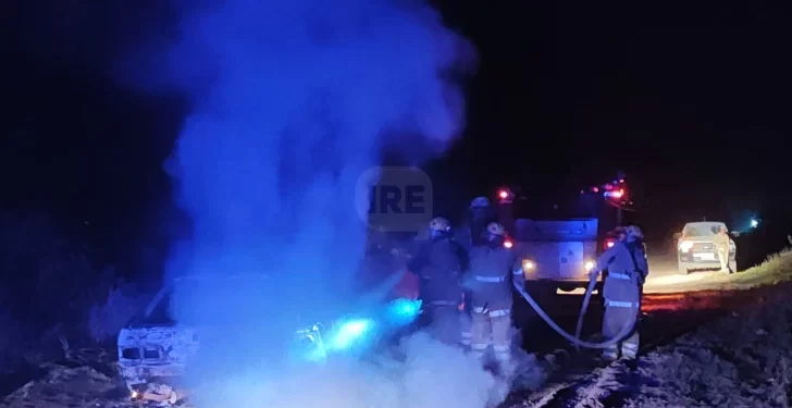 Se incendio un auto anoche en Zona Rural Norte de Puerto Gaboto.