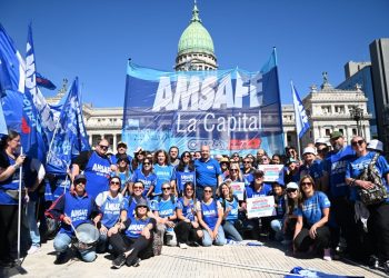 PARO NACIONAL DE CTERA: AMSAFE SE MOVILIZÓ AL MINISTERIO DE EDUCACIÓN NACIONAL