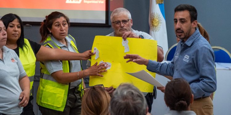 De la teoría a la acción: Capacitación a inspectores de tránsito en Armstrong