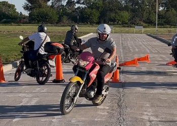 Instructores de APSV realizaron una Clínica de Conducción Segura para motociclistas en Totoras.