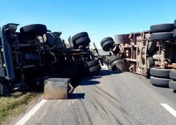 Un camión volcó en horas de la tarde de este lunes sobre la Ruta Nacional 34, a la altura del kilómetro 50, en jurisdicción de Totoras.