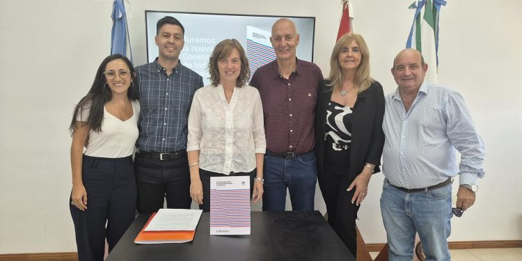 La Intendente Guadalupe Lanatti y los Concejales Municipales juraron la nueva constitución provincial en Totoras