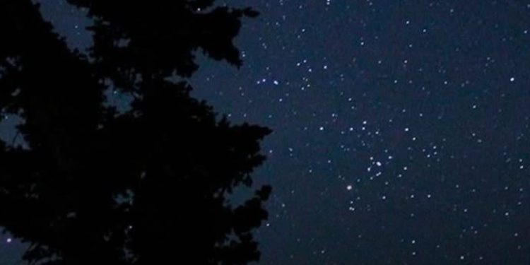 LLEGA EL CIELO DE OCTUBRE: SUPERLUNA Y RESTOS DEL COMETA HALLEY 