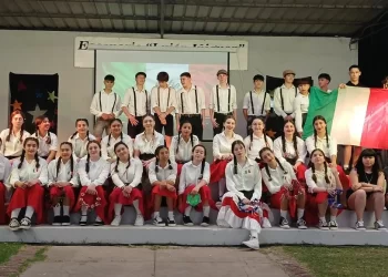 En la noche del domingo el “Mariano Moreno”, EESO 437, realizó en San Genaro la 8va edición de la Fiesta de las Colectividades