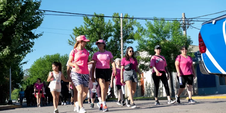 TIMBÚES SE TIÑÓ DE ROSA EN UNA JORNADA DE CONCIENTIZACIÓN POR LA SALUD