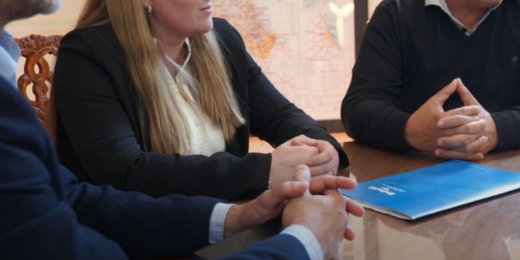 San Genaro Firmaron el Programa de Obras Urbanas (POU) junto al Ministro de Obras Públicas Lisandro Enrico, la Ministra de Igualdad y Desarrollo Humano Victoria Tejeda y el Senador Departamental Leo Diana.