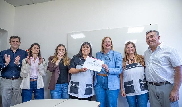 SCAGLIA Y FIORENZA RECORRIERON LAS NUEVAS AULAS DE LA ESCUELA CAMPO MATEO