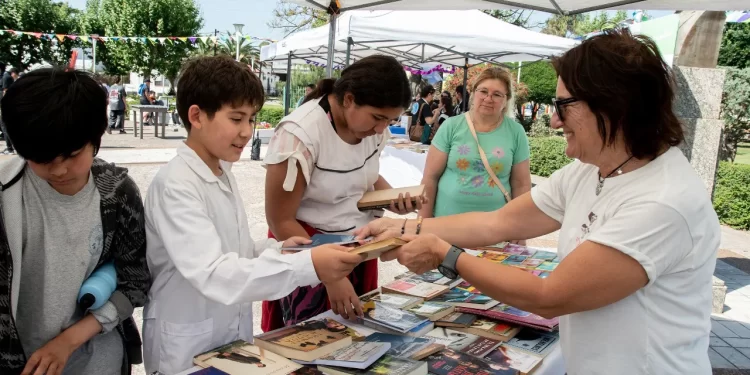 TIMBÚES VIVIÓ UNA HISTÓRICA Y EMOCIONANTE EDICIÓN DE LA FERIA DEL LIBRO 2025