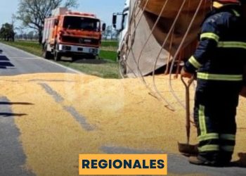 Un camión volcó su acoplado entre Serodino y Pueblo Andino.