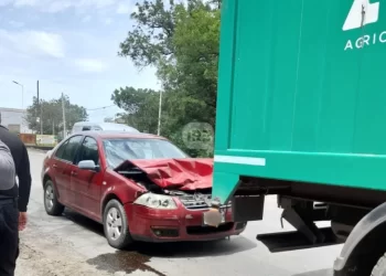 Vecinos de Maciel y Oliveros protagonizaron un choque a metros del puente del Carcarañá