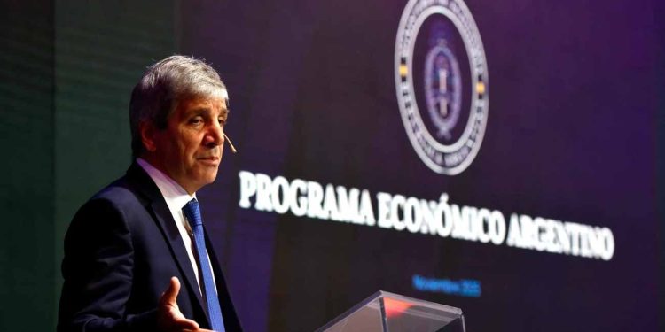 Caputo: “Andá a dormir tranquilo, con el dólar no va a pasar nada”.