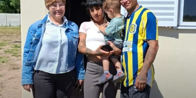  Entrega de Viviendas Modulares de Emergencia en Lucio V Lopez