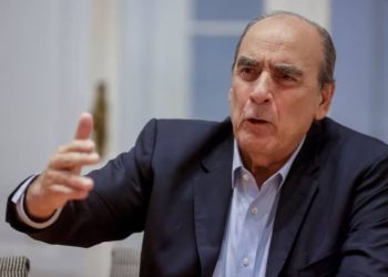 FRANCOS NEGÓ QUE LA REFORMA LABORAL PROPONGA JORNADAS DE 12 HORAS