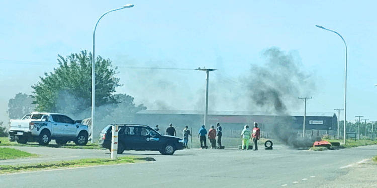 RUTA 11 CON DEMORAS: PESCADORES DE GABOTO RECLAMAN POR EL CIERRE DE EXPORTACIONES