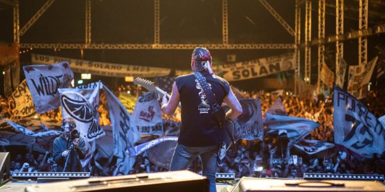 La Renga hizo vibrar Florianópolis en una noche histórica, con gran presencia de seguidores de nuestra región