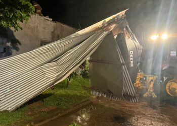 Voladura de techo en San Genaro: intervención de Bomberos Voluntarios