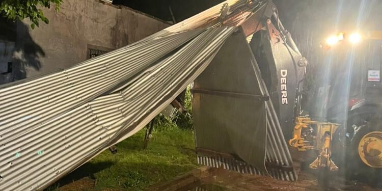 Voladura de techo en San Genaro: intervención de Bomberos Voluntarios