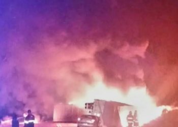 Brutal choque en Ruta 7 en Mendoza entre una familia y dos camiones: hay dos muertos