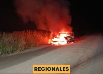 Un auto se incendió anoche en Larrechea