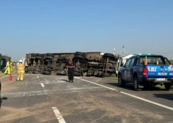 CORTE TOTAL EN RN 19 POR VUELCO DE CAMIÓN