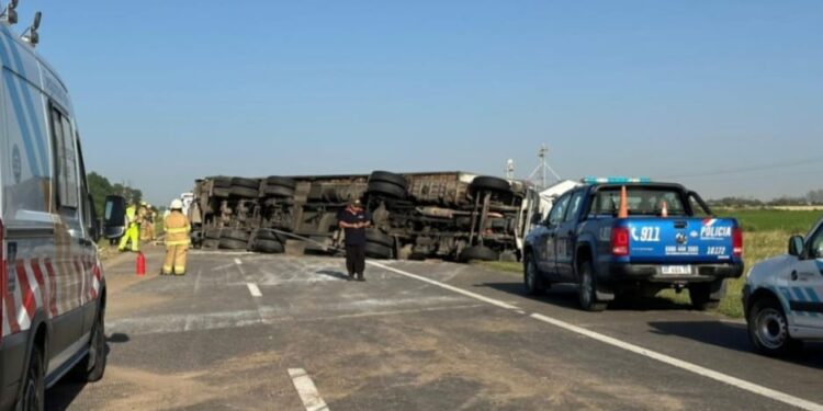 CORTE TOTAL EN RN 19 POR VUELCO DE CAMIÓN