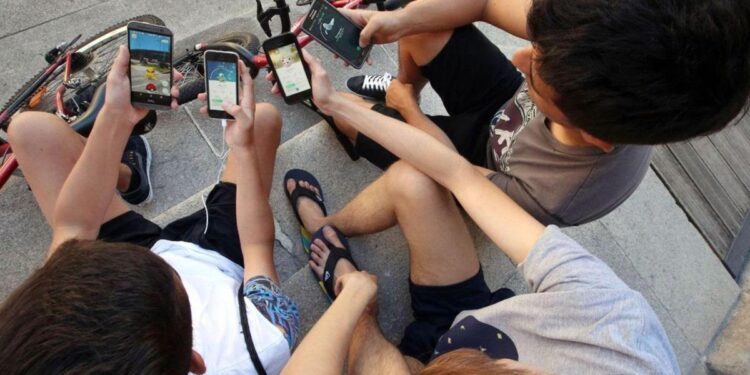 DINAMARCA PROHIBIO EL USO DE REDES SOCIALES A MENORES DE 15 AÑOS