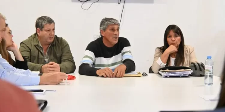 DIPUTADOS RECIBIERON A TRABAJADORES DE ALGODONERA AVELLANEDA